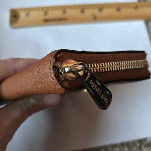 Michael Kors zip around wallet - Picture 11 of 14